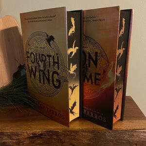 Fourth Wing 🪽 Iron Flame 🔥 SEE PHOTOS